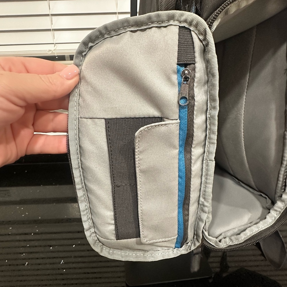 Case Logic DSLR Camera Sling Backpack - Gray - Excellent Condition - Picture 9 of 13